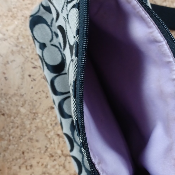 Coach NWOT F45026 Signature Swingpack Crossbody bag with dust bag - Picture 3 of 4